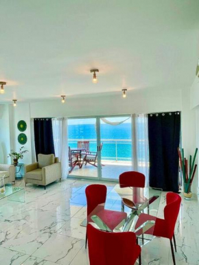 Lux Beachfront 2-BR apartment Restaurant